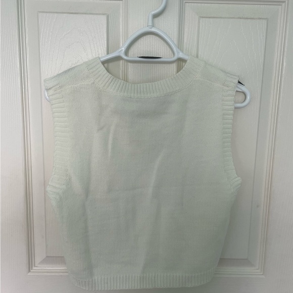 Cropped White Sweater Vest - Picture 2 of 2